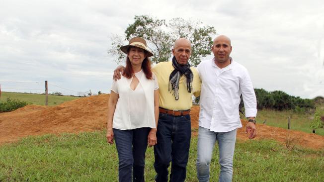 José David Cheu y su esposa, Miryam Toro, llegaron con su hijo José a la zona.