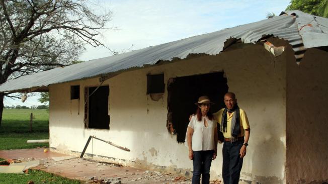 Asediada por la violencia, esta familia tuvo que huir del país abandonando su finca, ubicada en zona rural del Meta. En los últimos años vivieron en Chile y México.