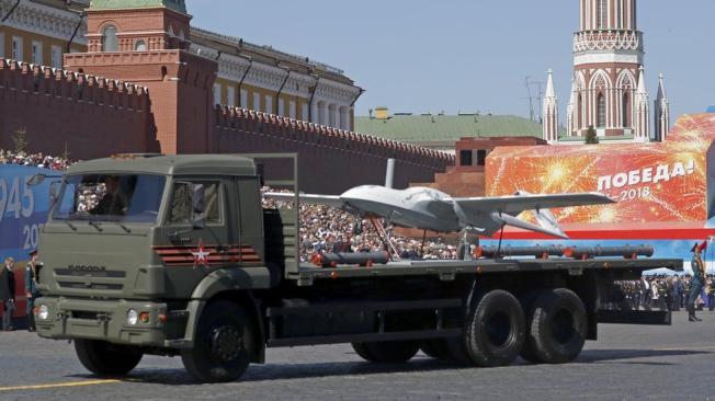 Los miles de asistentes al desfile pudieron apreciar un Korsar transportado por un camión del ejército ruso.