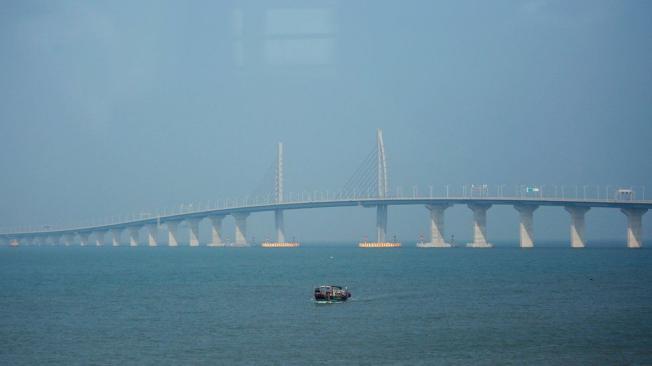 El HZM es el puente marítimo más largo del mundo.