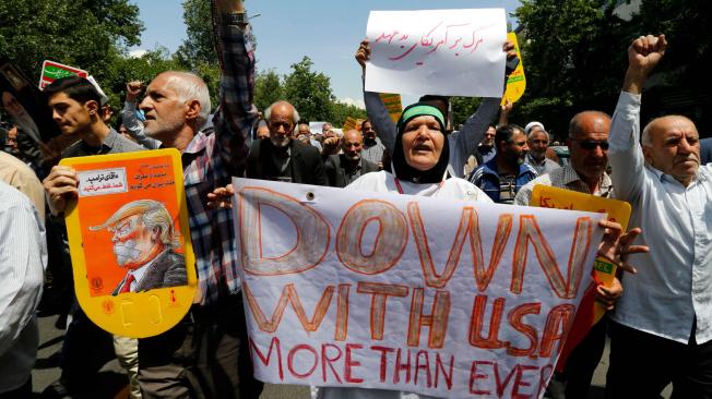 Miles de personas salieron a las calles de Teherán (Irán) a protestar en contra de la decisión del presidente Donald Trump de retirarse del pacto nuclear.