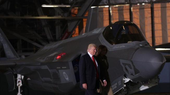 Trump dijo un mes antes de asumir como presidente que el costo del F-35 estaba fuera de control.