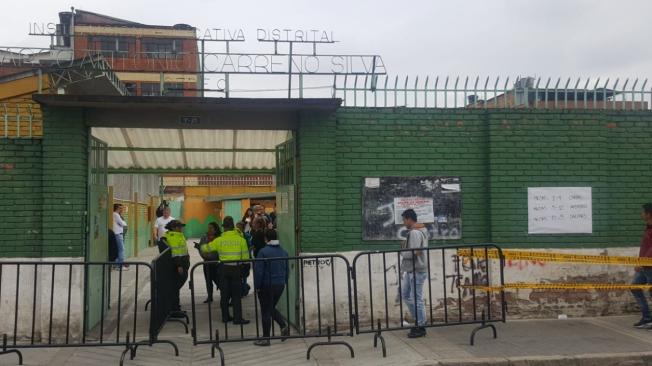 Desde horas de la mañana el puesto de votación de Gustavo Petro en la calle 32 B con 1D (Bogotá) fue acordonado.