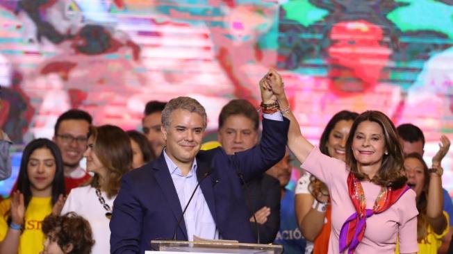 Iván Duque estuvo en la tarima acompañado por su grupo cercano y por su fórmula vicepresidencial Marta Lucía Ramírez.
