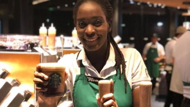 Los operadores de Starbucks dicen que buscan que sus tiendas sean el tercer espacio de sus clientes, después de la casa y el trabajo.