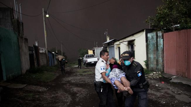 Más de 2.000 personas tuvieron que se evacuadas tras la erupción del volcán de Fuego en Guatemala.