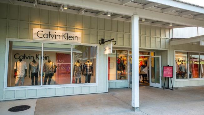 El consorcio también es dueño de empresas de moda como Calvin Klein.