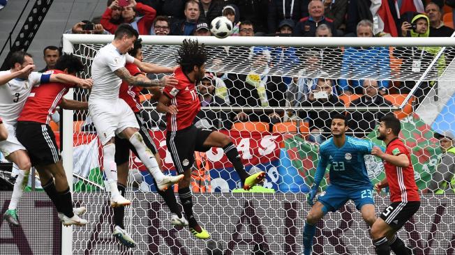 En el minuto 90 se marcó el esperado y tan buscado gol de Uruguay. José Giménez remató de cabeza desde el centro del área a la escuadra derecha.