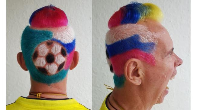 El Cole llevó su pasión por la Selección Colombia a su cabellera. ¿El resultado? Una cresta tricolor.