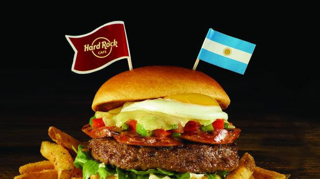 La hamburguesa en homenaje a Argentina incluye chorizo.