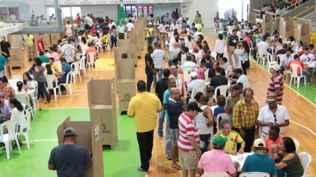 En Bucarmanga las personas han acudido a cumplir su derecho al voto.