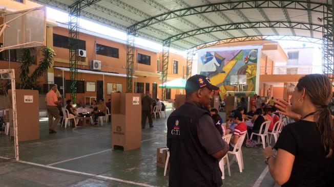 En Barranquilla el calor y la poca fluencia de público en los 127 puntos de votación marcan la jornada por el momento.