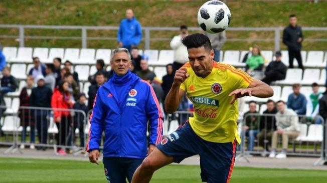 "El encuentro entre la cabeza y la pelota, puntual y con un destino seguro" es la frase que acompaña la imagen en la cuenta de Twitter de la Federación Colombiana de Fútbol.