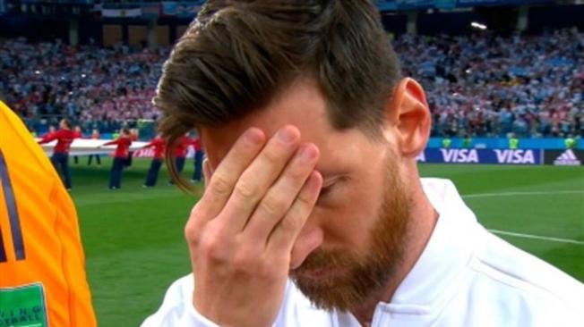 Lionel Messi luce angustiado antes del partido de Argentina vs Croacia.