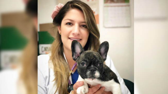 Angélica Ruales Martínez, médica veterinaria invitada por EL TIEMPO a #LaHistoriaDeMiMascota.