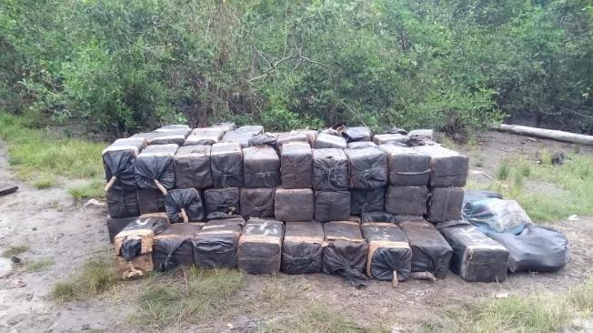 En zona rural de Tumaco (Nariño), hombres de la Armada y la Hércules incautaron dos toneladas de cocaína de 'Guacho'