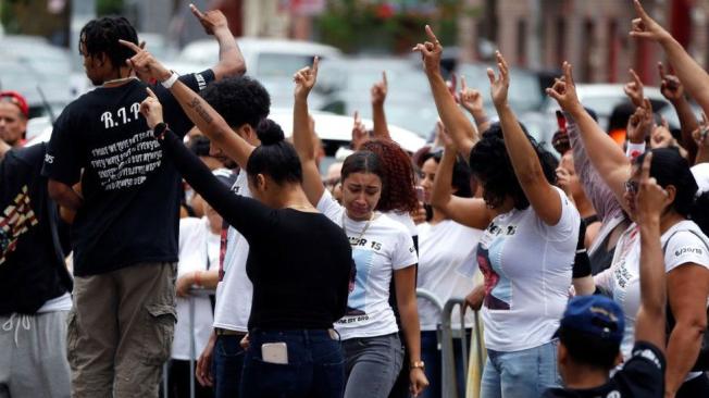 Miles de personas se han manifestado desde el fin de semana contra el asesinato del adolescente de origen dominicano.