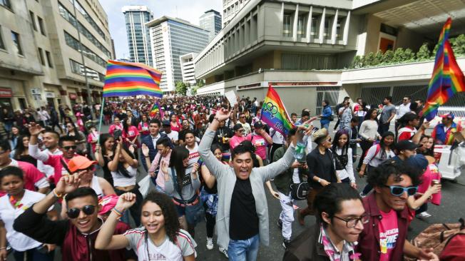 Más de 35.000 personas se movilizaron este año en la marcha del Orgullo Gay.