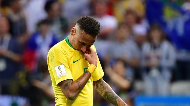 Neymar se lamenta por quedar eliminado del Mundial.