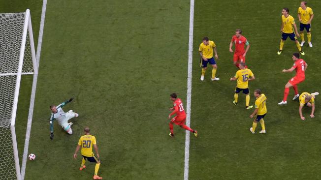Con goles de cabeza, Inglaterra vence a Suecia
