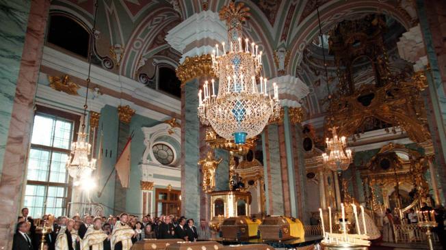 Los restos de la familia real se encuentran en la catedral de San Pedro y San Pablo en la fortaleza de Petropavlovskaya en San Petersburgo.