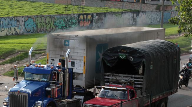 Según la información oficial, el 43 por ciento de los camiones que circulan en Bogotá son los que más contaminación causan. El 70 por ciento son matriculados en otras ciudades.