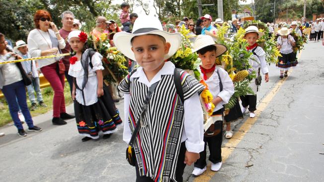 En el corregimiento de Santa Elena, al oriente de Medellín, se llevó a cabo el desfile de silleteritos.