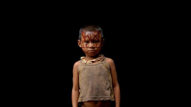 Retrato de una niña Nukak Maku hecho en la selva del Guaviare.