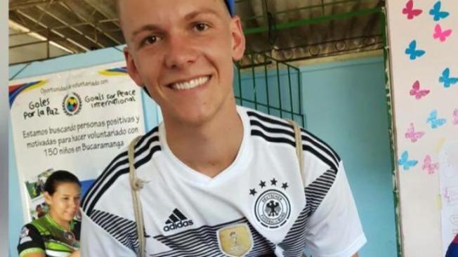 Este joven alemán realiza un voluntariado como entrenador físico en la fundación Colombianitos,sede Bucaramanga.