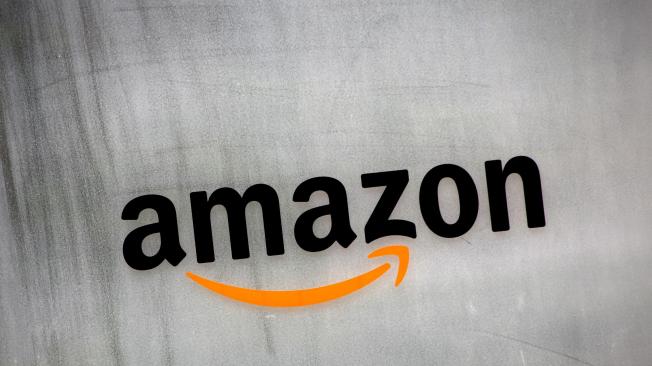 El gigante del comercio electrónico Amazon ganó en el primer semestre del año 4.163 millones de dólares, un dato que es más de cuatro veces superior al de su beneficio neto obtenido en el mismo tramo de 2017, en el que consiguió 921 millones. La compañía dirigida por Jeff Bezos logró hasta junio unas ventas netas de 103.928 millones de dólares, lo que supone un incremento del 41% en comparación con los 73.669 millones que había registrado en el primer semestre de 2017.