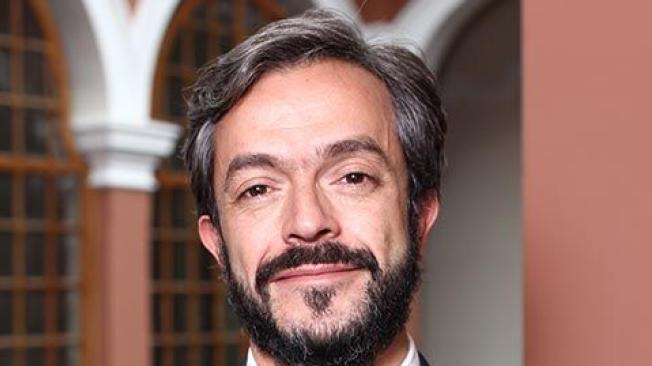 Oviedo es Ph.D. en economía y se desempeña como director de la Escuela Doctoral de Economía de la Universidad del Rosario.