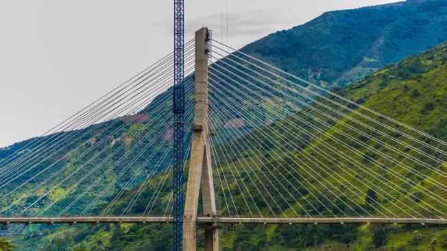 Hisgaura, puente elevado a 148,3 metros de altura.
