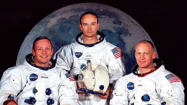 Los tripulantes del Apolo XI fueron los primeros hombres en pisar la luna.