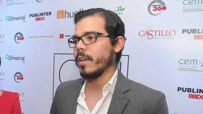 El rockero Juan Carlos Ortega, padre de tres niños, además de llevar el canal 8, fundó y dirige la agencia de producción audiovisual “Difuso”.