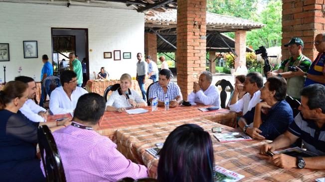 La gobernadora Dilian Francisco Toro se reunió con empresarios del turismo en el Museo de la Caña de Azúcar.