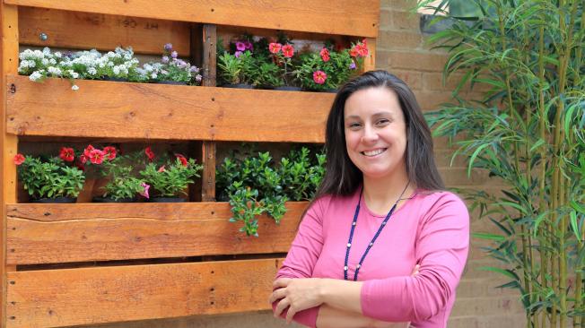 La ingeniera ambiental Carolina Quintero ama las plantas desde niña y ahora diseña espacios verdes funcionales.