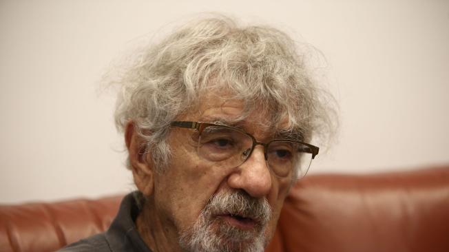 Humberto Maturana es un destacado biólogo y filosofo chileno destacado por sus investigaciones en el campo de las ciencias en conjunto con sus aportes a las áreas de la educación y la comunicación