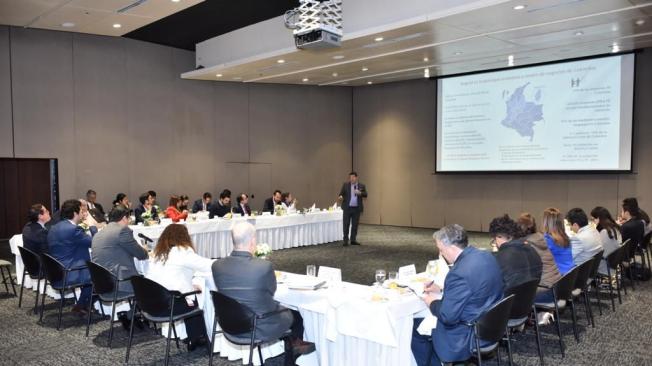 La Cámara de Comercio reunió a los congresistas por Bogotá para entregarles un pliego de peticiones de los empresarios.