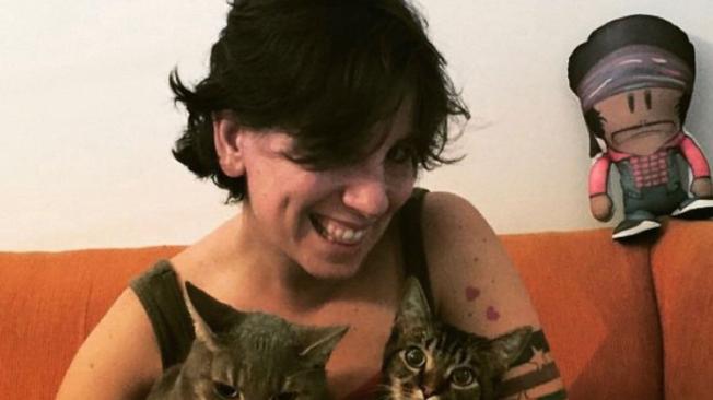 La española Ziza Palanques dejó sus gatos con una amiga, en Buenos Aires, mientras se radica en Colombia.