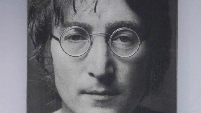 La estrella de The Beatles John Lennon murió en 1980, víctima de un fanático que quería ser tan famoso como su ídolo.