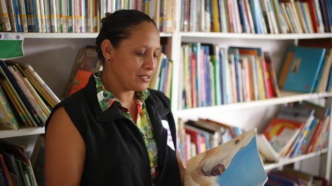 Luz Mary Cavadía Fuente tiene diseñado y ejecuta un plan de trabajo que incluye visitas a las comunidades que no pueden llegar hasta la biblioteca.