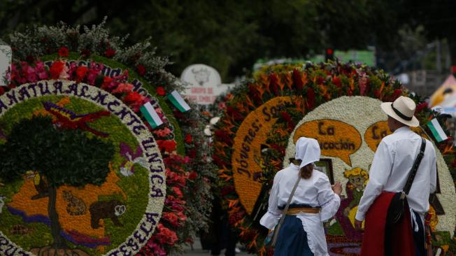 Antes de que comenzara el desfile, que cerró la Feria de las Flores, se premiaron las mejores silletas en siete categorías.