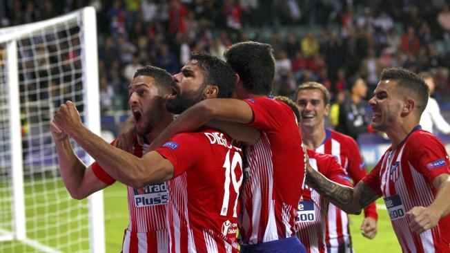 Los jugadores de Atlético de Madrid celebran el segundo gol.