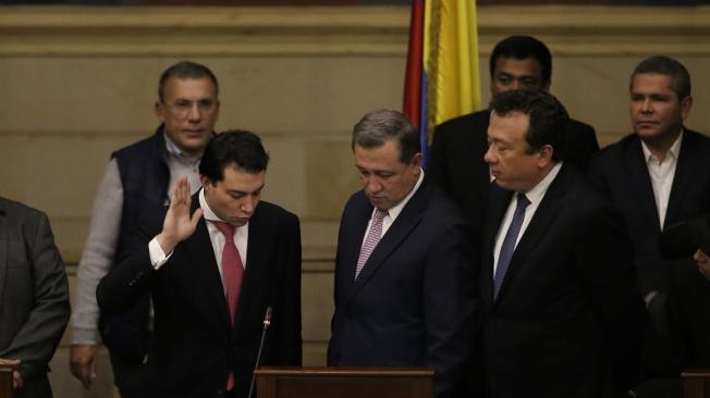 Felipe Córdoba, en el momento que toma juramento ante el Congreso como nuevo Contralor General de la República.