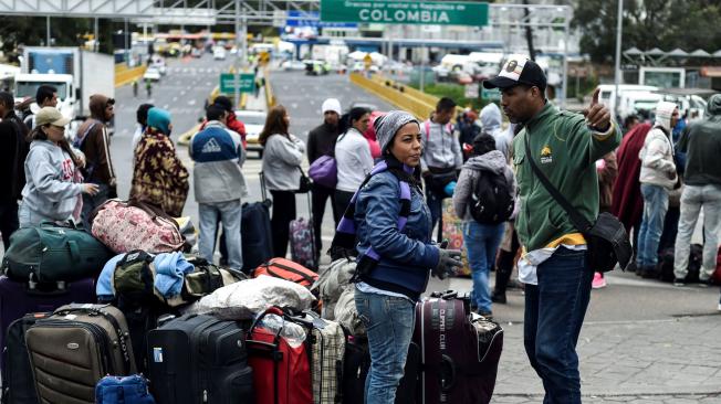 Colombia anunció que aumentará su personal en el Puente Internacional de Rumichaca, principal paso fronterizo con Ecuador.