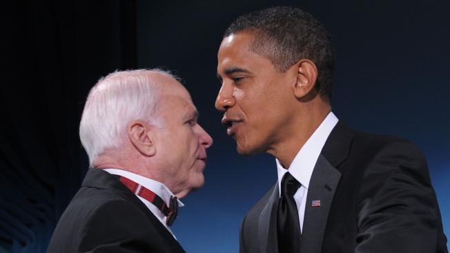 John McCain fue muy cercano al expresidente Barak Obama.