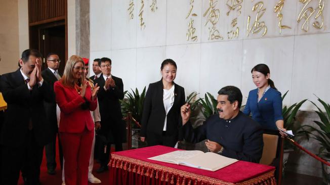 Nicolás Maduro firmó varios acuerdos comerciales con China.