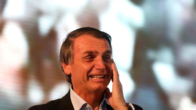Jair Bolsonaro, un excapitán del ejército que aún defiende la dictadura militar (1964-1985), cuenta con el 26% de las intenciones de voto, según un sondeo de Datafolha.