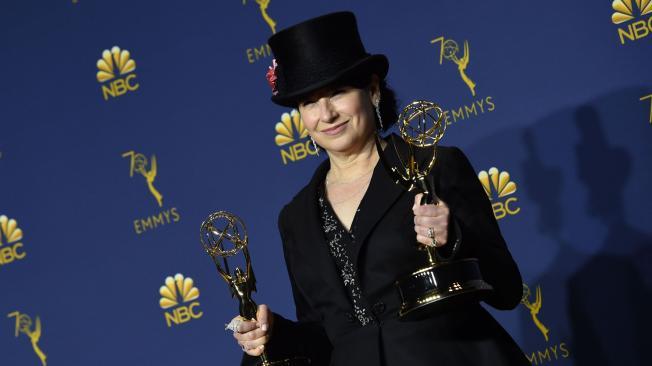Amy Sherman-Palladino, la creadora de 'The Marvelous Mrs. Maisel', la mejor comedia del año según los Emmy.