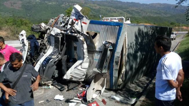 Dos accidentes se registraron en la vía Guaduas-Puerto Salgar.